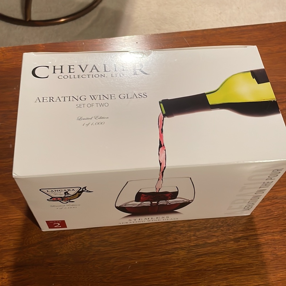 🍷NWT Chevalier Collection, LTD Aerating wine Glass set of 2 (sealed box)